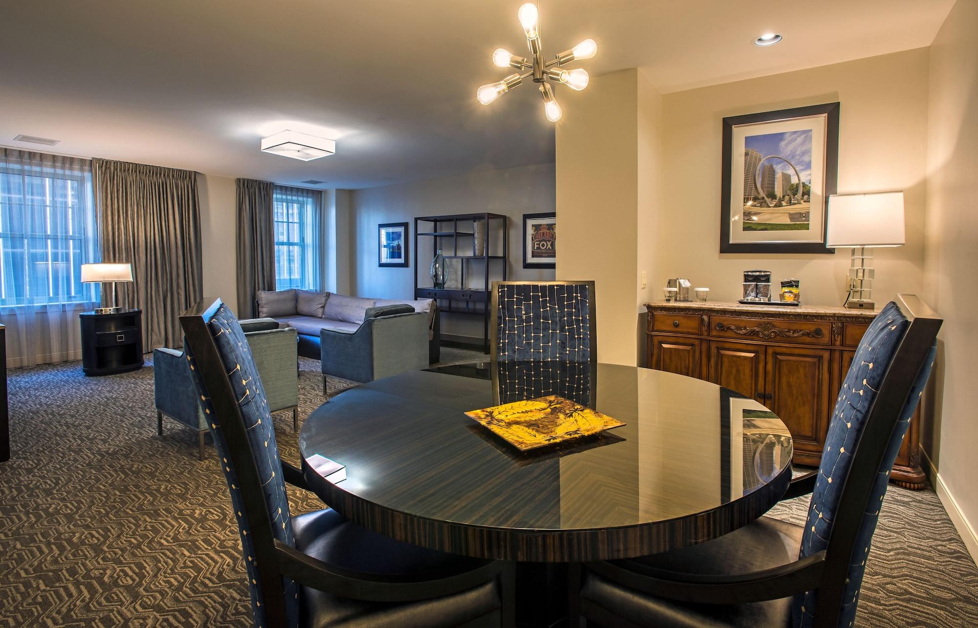 Doubletree Suites By Hilton Hotel Detroit Downtown - Fort Shelby Екстер'єр фото