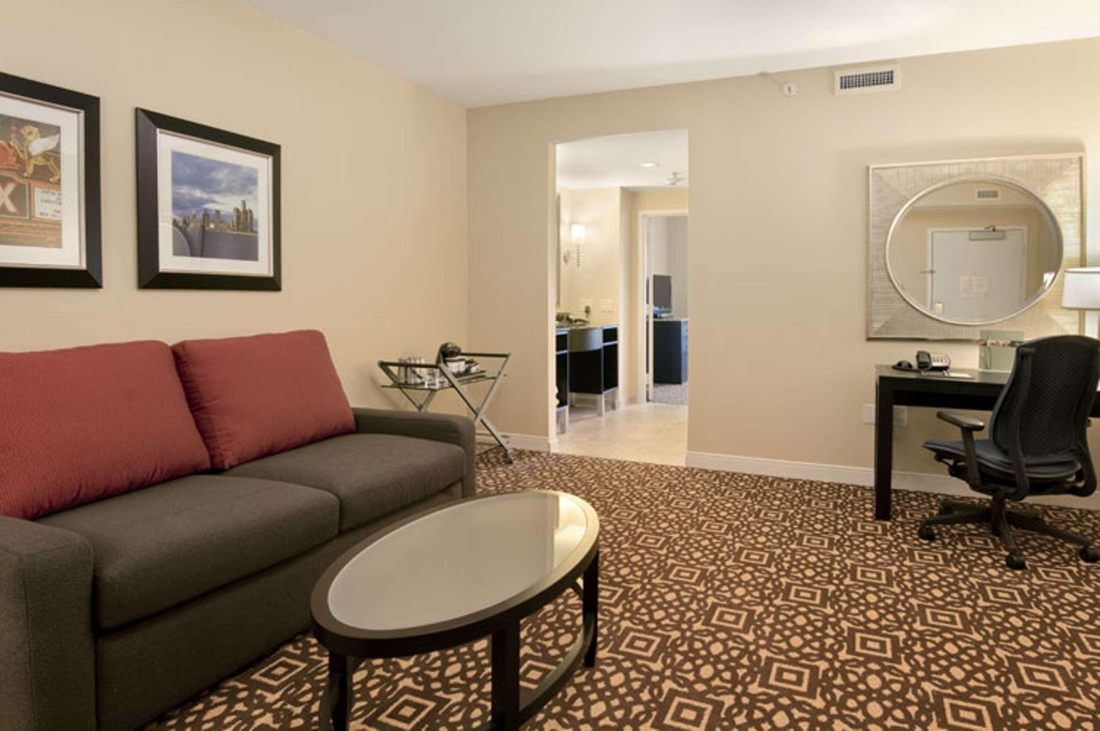 Doubletree Suites By Hilton Hotel Detroit Downtown - Fort Shelby Екстер'єр фото