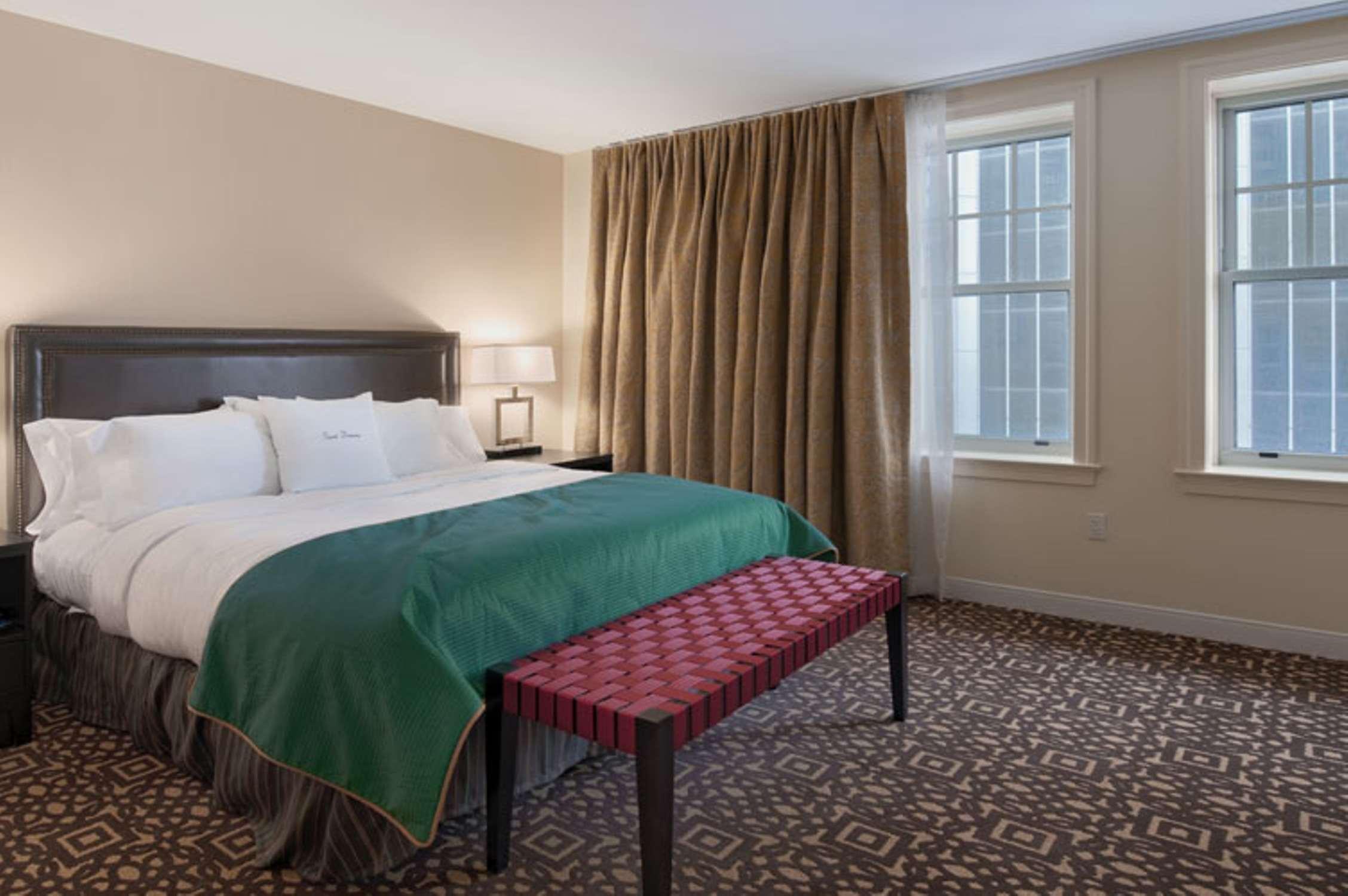 Doubletree Suites By Hilton Hotel Detroit Downtown - Fort Shelby Екстер'єр фото