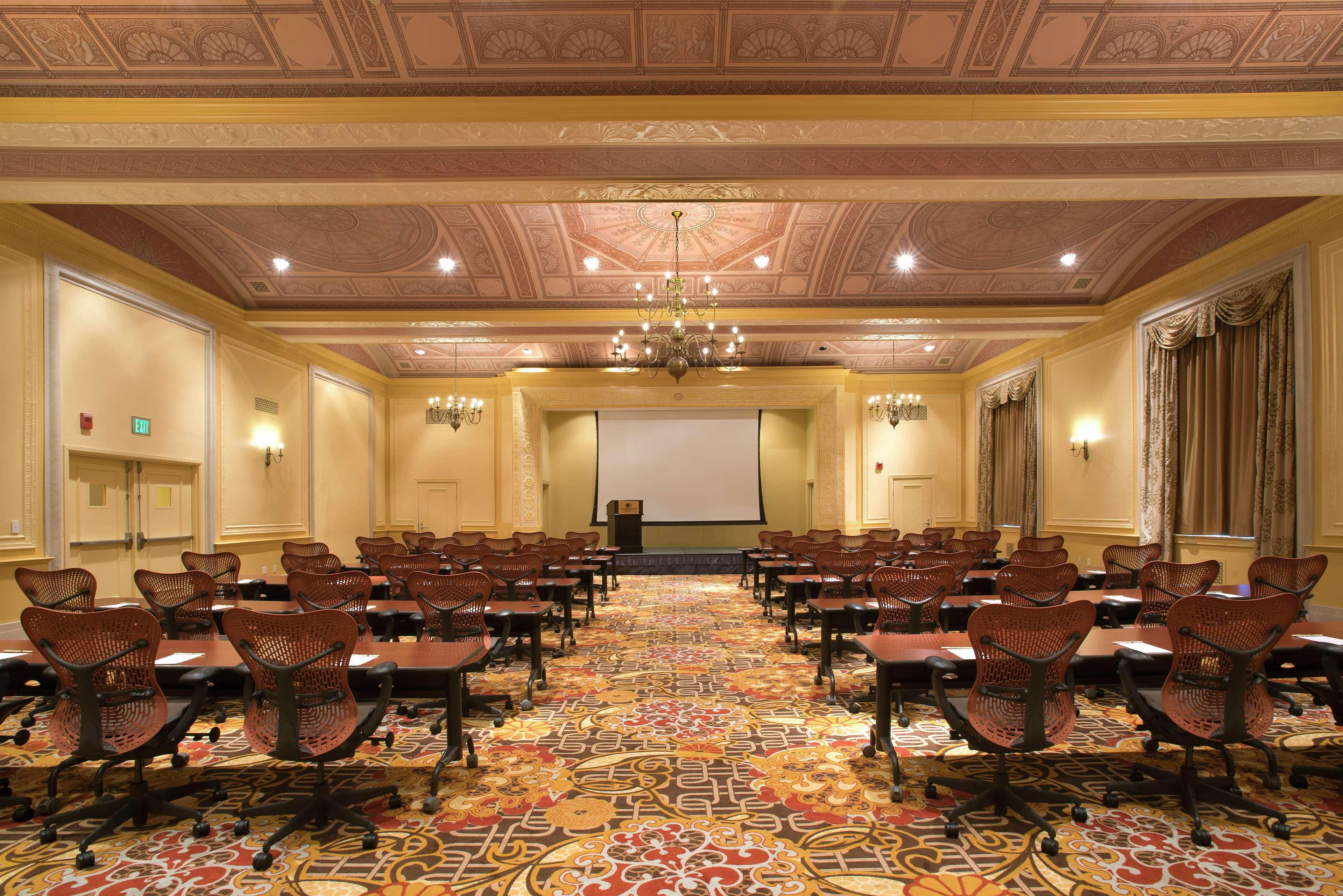 Doubletree Suites By Hilton Hotel Detroit Downtown - Fort Shelby Екстер'єр фото