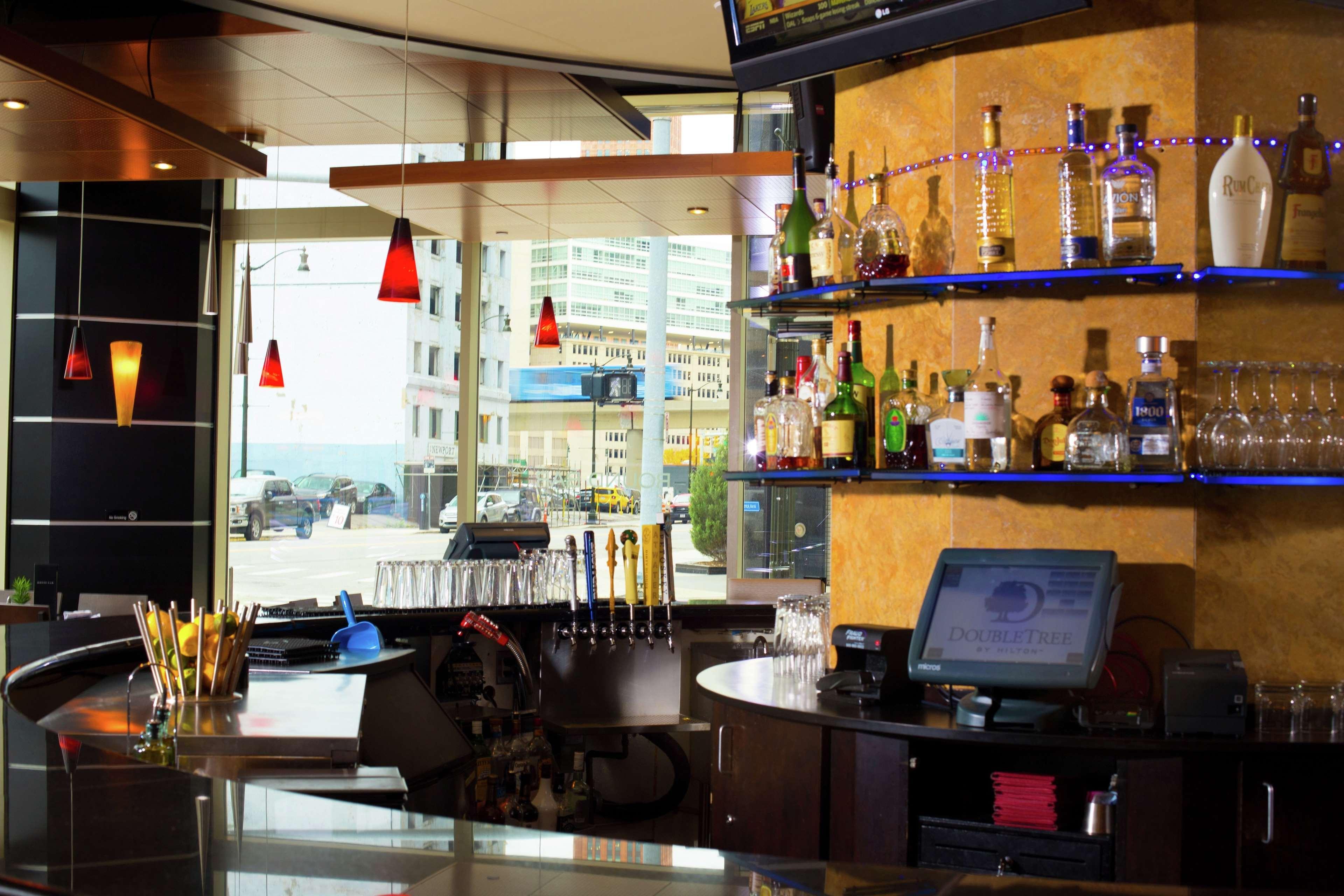 Doubletree Suites By Hilton Hotel Detroit Downtown - Fort Shelby Екстер'єр фото