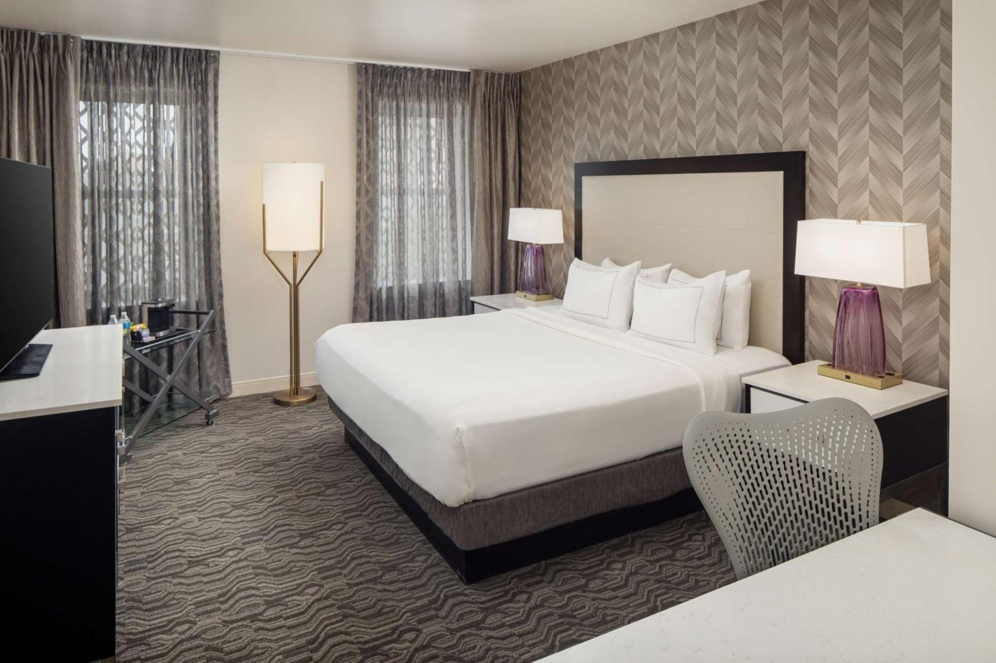 Doubletree Suites By Hilton Hotel Detroit Downtown - Fort Shelby Екстер'єр фото