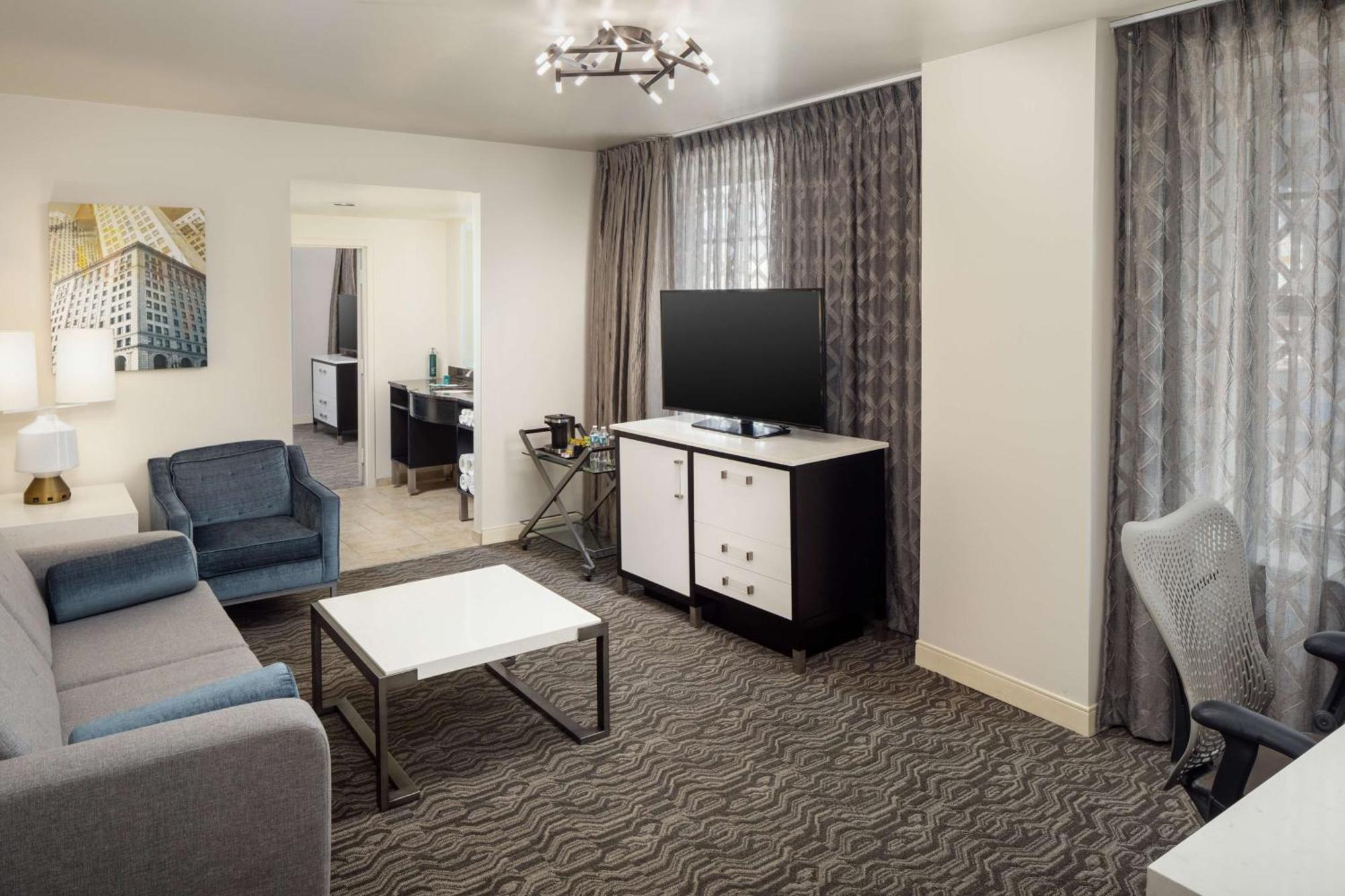 Doubletree Suites By Hilton Hotel Detroit Downtown - Fort Shelby Екстер'єр фото