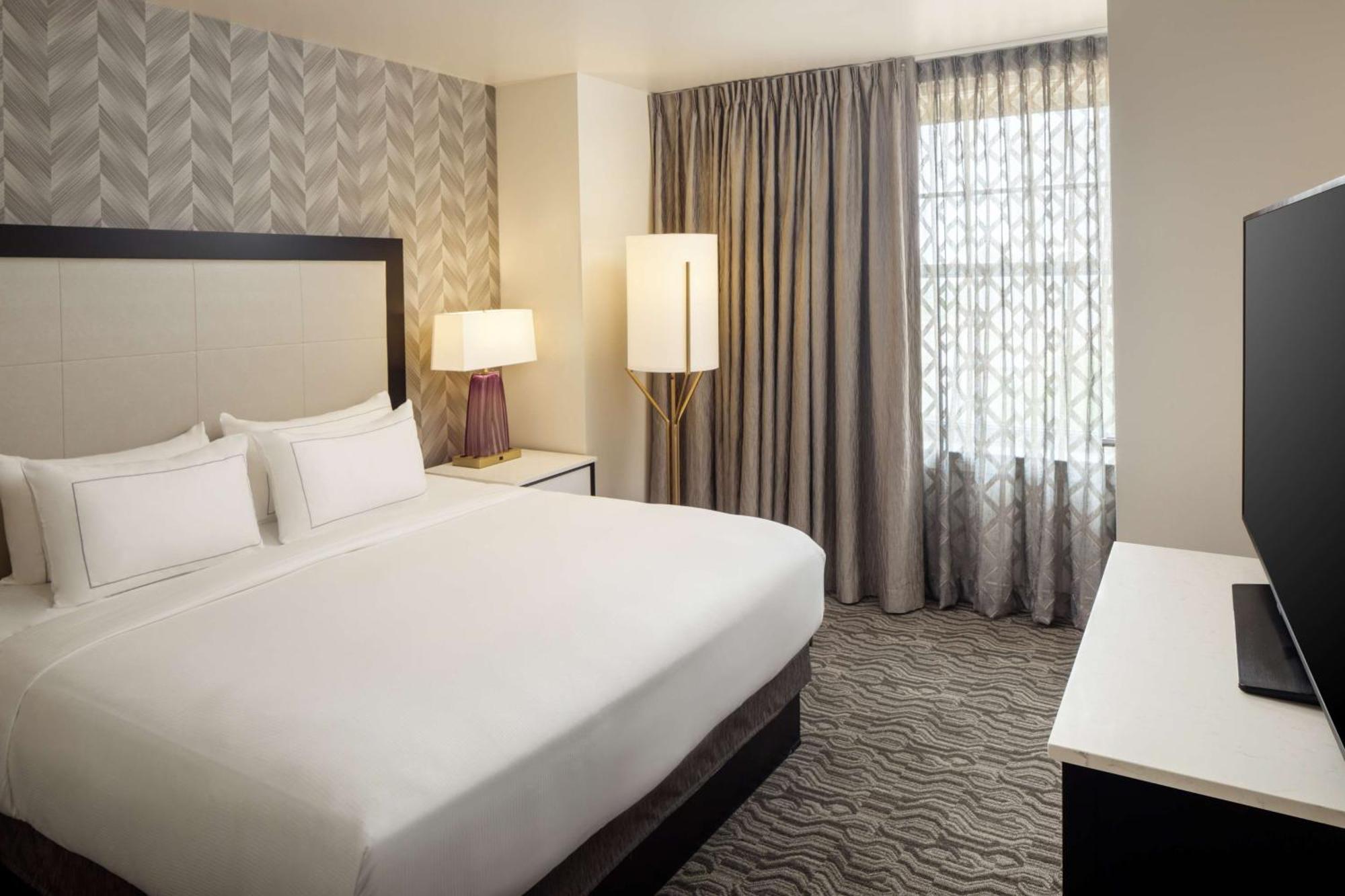 Doubletree Suites By Hilton Hotel Detroit Downtown - Fort Shelby Екстер'єр фото