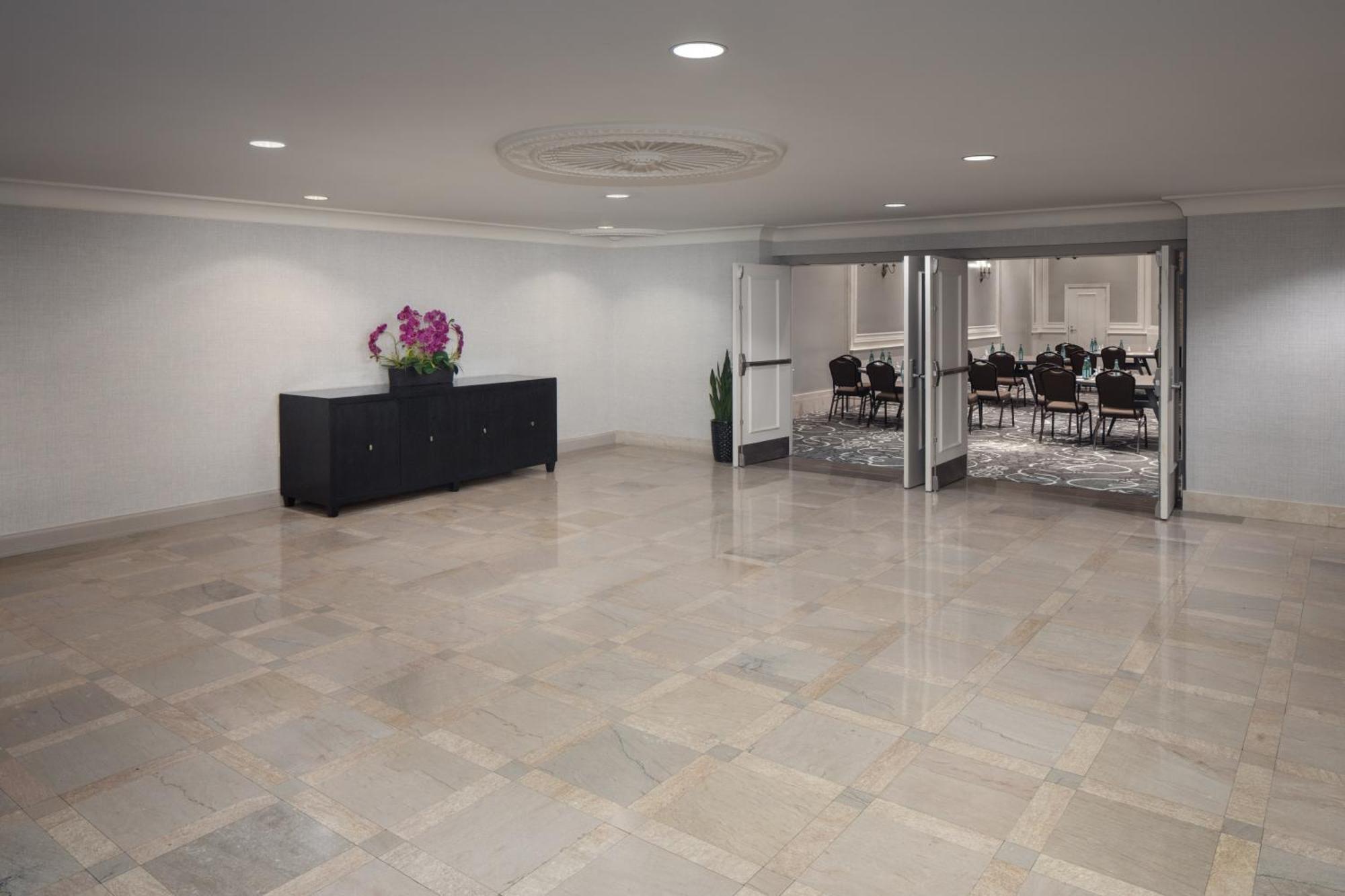 Doubletree Suites By Hilton Hotel Detroit Downtown - Fort Shelby Екстер'єр фото